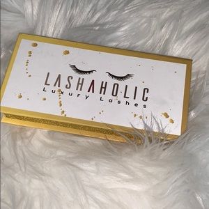 LASHAHOLIC Luxury Lashes